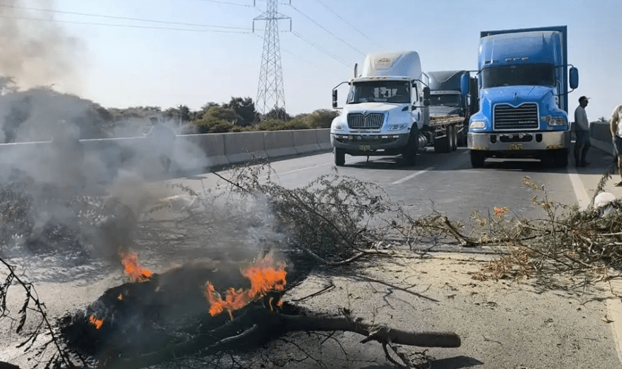 Paro agrario en Piura cumple segundo día con vías bloqueadas y pasajeros&nbsp;varados